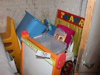 Lot kinderspeelgoed, stoeltjes, scrhijfbord - afbeelding 1 van  1