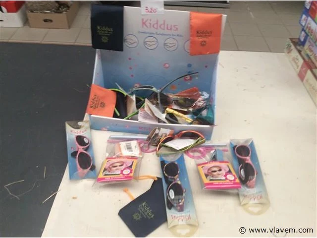Lot kinderzonnebrillen - afbeelding 1 van  3