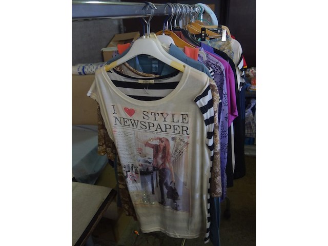 Lot kledij - afbeelding 15 van  21