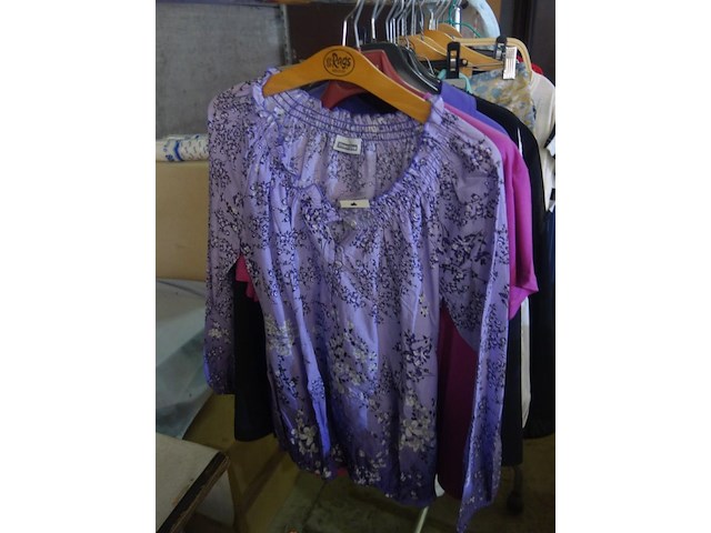 Lot kledij - afbeelding 20 van  21