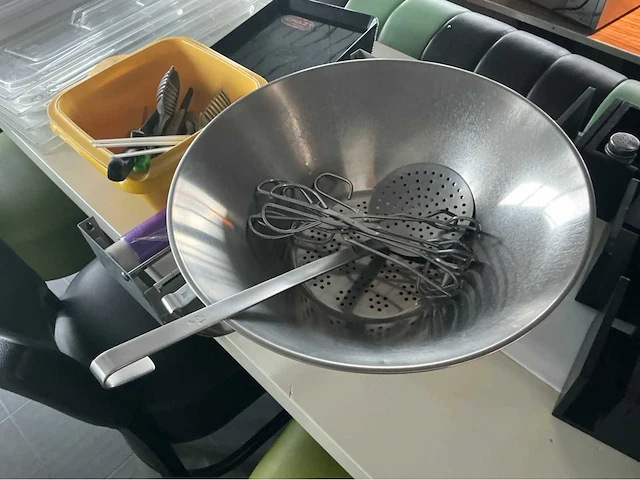 Lot klein materiaal, fritpot, foliehouder overige restaurantinrichting - afbeelding 3 van  6