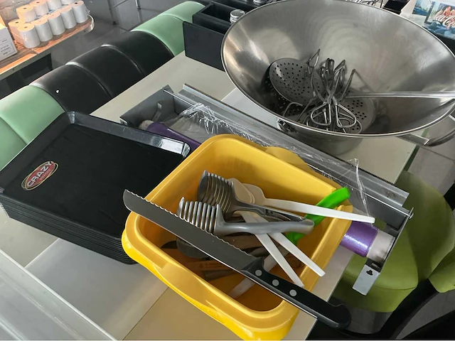 Lot klein materiaal, fritpot, foliehouder overige restaurantinrichting - afbeelding 5 van  6