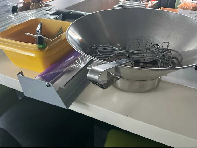 Lot klein materiaal, fritpot, foliehouder overige restaurantinrichting - afbeelding 6 van  6