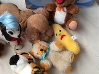 Lot knuffels met bak - afbeelding 3 van  3