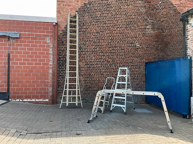 Lot ladders - afbeelding 1 van  9