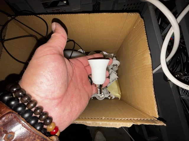 Lot lampenkapjes en soketten - afbeelding 6 van  7