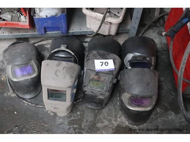 Lot lashelmen - afbeelding 1 van  1