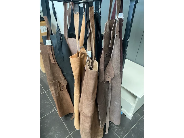 Lot lederen schorten - 12 stuks - 100% leder - afbeelding 2 van  4
