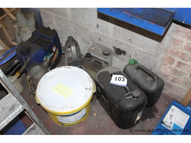 Lot lege jerrycans - afbeelding 1 van  1