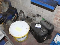 Lot lege jerrycans - afbeelding 1 van  1