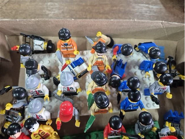 Lot lego figuurtjes - afbeelding 2 van  3