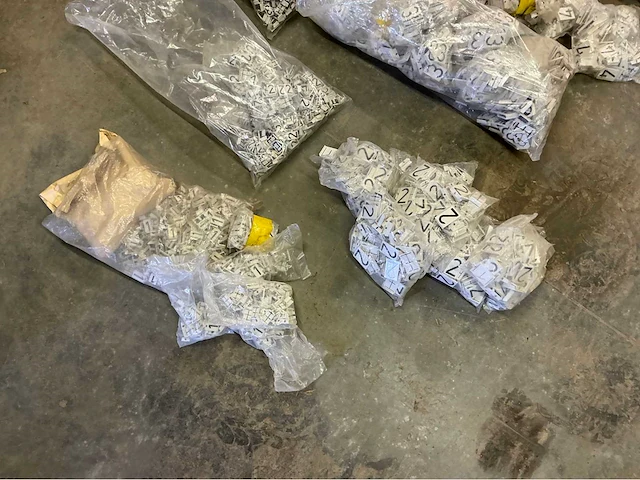 Lot letters brandkranen overige aannemersmateriaal - afbeelding 2 van  7