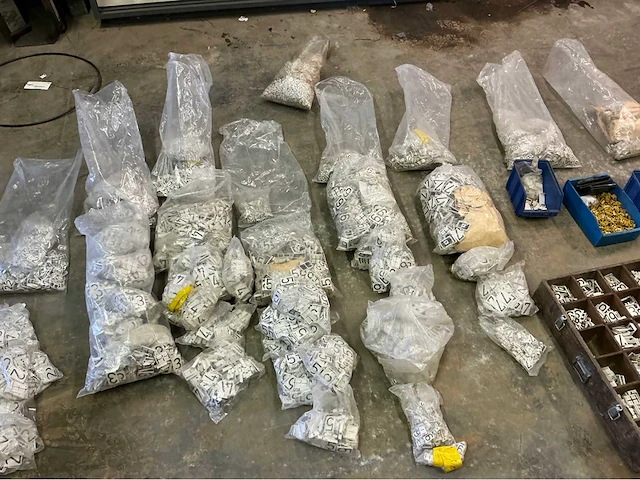 Lot letters brandkranen overige aannemersmateriaal - afbeelding 3 van  7