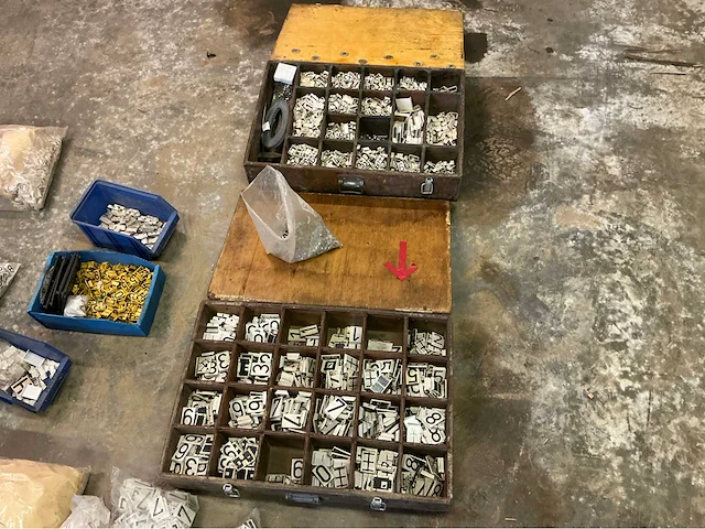Lot letters brandkranen overige aannemersmateriaal - afbeelding 4 van  7