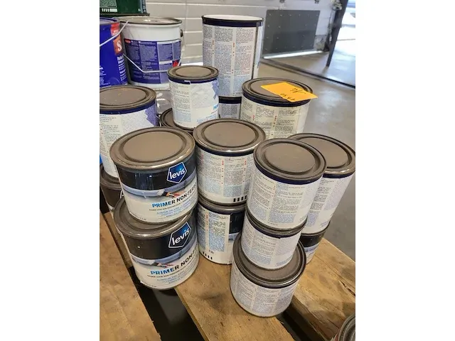 Lot levis primer - afbeelding 2 van  3