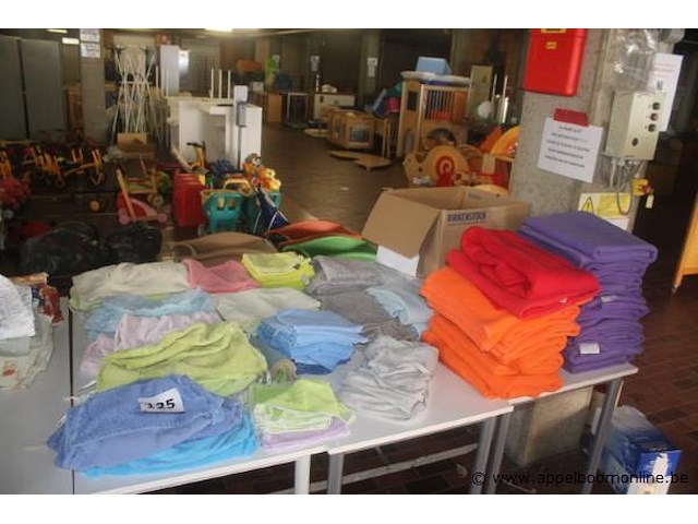 Lot linnen plus dekentjes - afbeelding 1 van  4