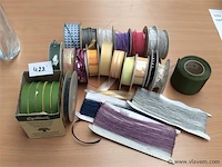 Lot linten en binddraad - afbeelding 1 van  2
