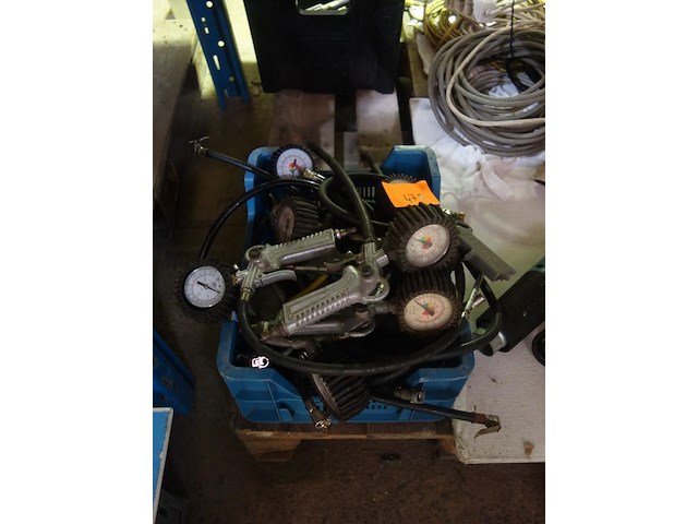 Lot luchtdrukpistool met manometers - afbeelding 1 van  1