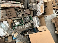 Lot machineonderdelen voor heftrucks - afbeelding 3 van  27