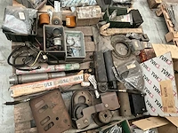 Lot machineonderdelen voor heftrucks - afbeelding 4 van  27