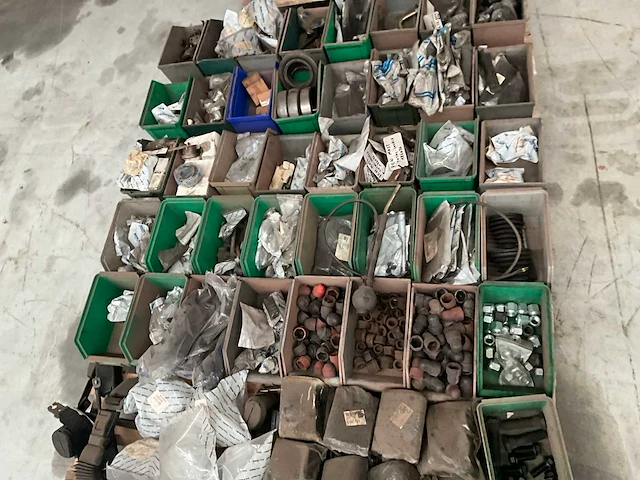 Lot machineonderdelen voor heftrucks - afbeelding 11 van  27