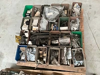 Lot machineonderdelen voor heftrucks - afbeelding 15 van  27