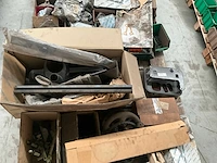 Lot machineonderdelen voor heftrucks - afbeelding 25 van  27
