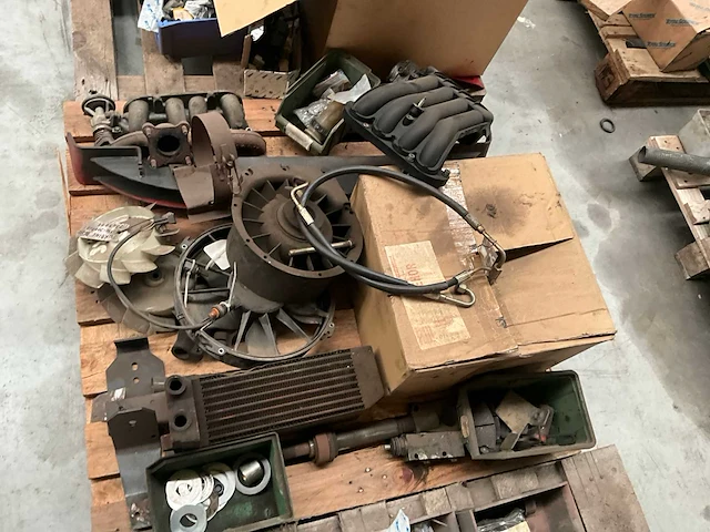 Lot machineonderdelen voor heftrucks - afbeelding 27 van  27