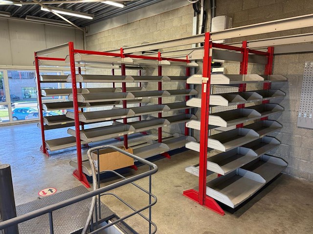 Lot magazijnrekken + lockerkasten - afbeelding 1 van  6