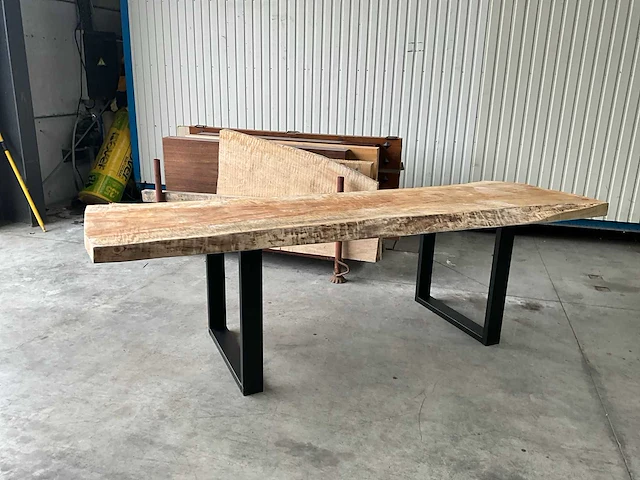 Lot massief hout + boomstamtafel - afbeelding 1 van  6
