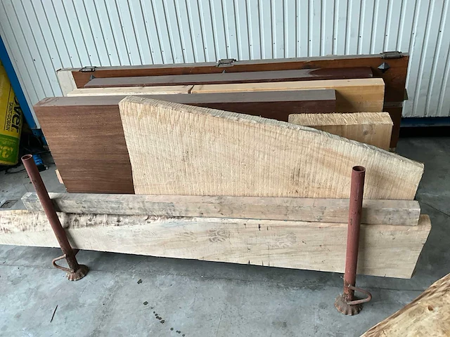 Lot massief hout + boomstamtafel - afbeelding 3 van  6