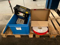 Lot materiaal - afbeelding 1 van  4
