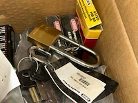 Lot materiaal - afbeelding 6 van  7