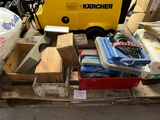 Lot materiaal - afbeelding 1 van  4