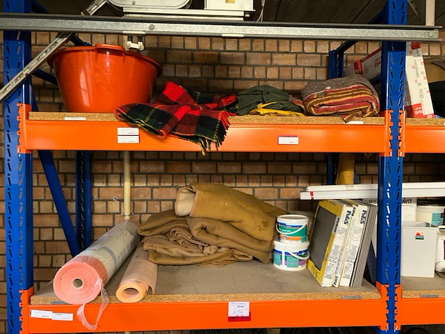Lot materiaal - afbeelding 1 van  5