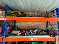 Lot materiaal - afbeelding 1 van  8