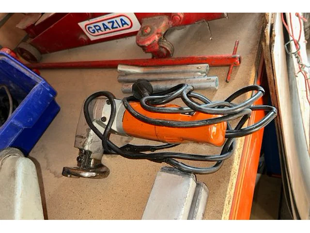 Lot materiaal - afbeelding 3 van  8