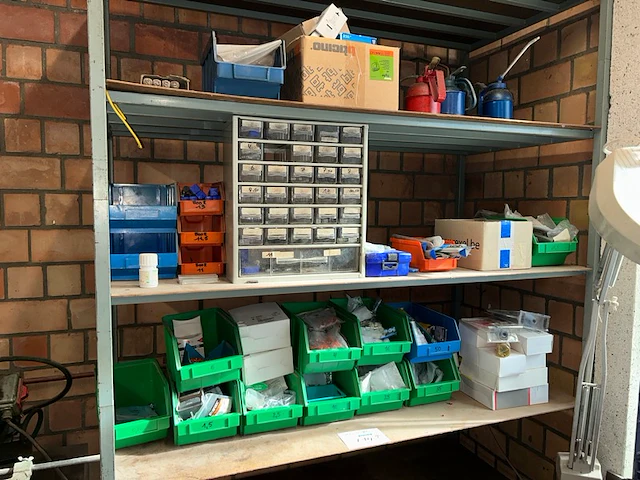Lot materiaal - afbeelding 1 van  7