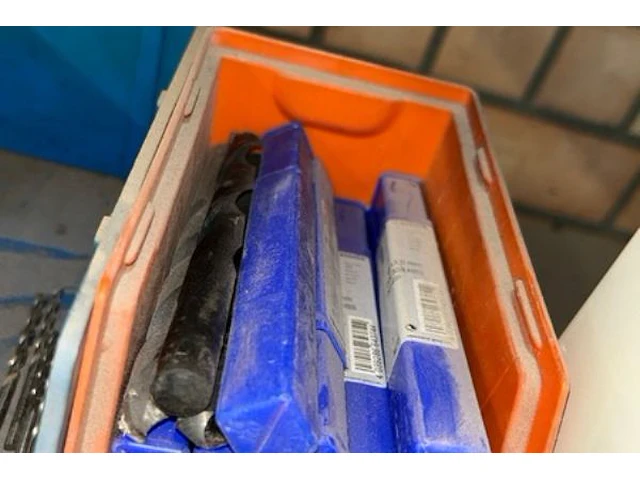 Lot materiaal - afbeelding 6 van  7