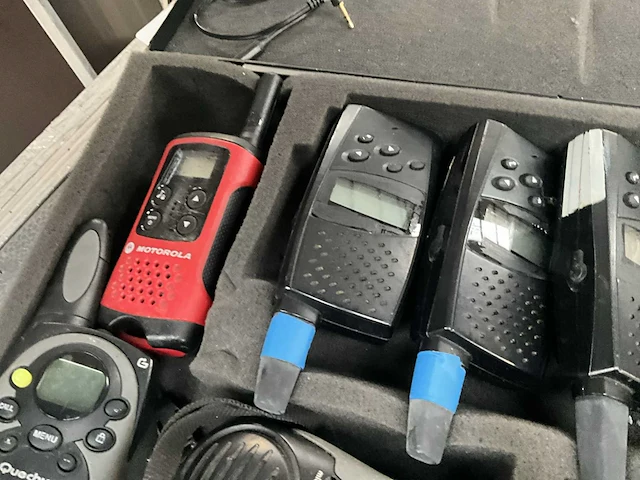 Lot met diverse walkie-talkies - afbeelding 3 van  7