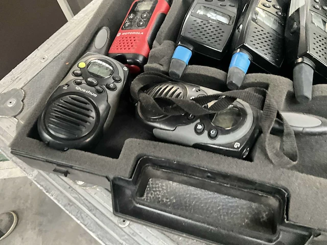 Lot met diverse walkie-talkies - afbeelding 4 van  7