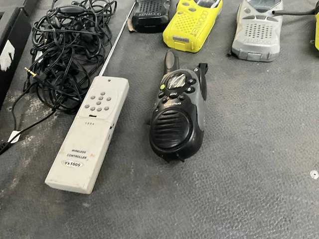 Lot met diverse walkie-talkies - afbeelding 6 van  7