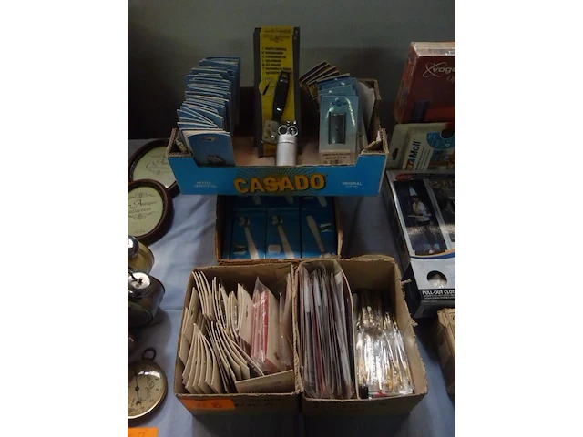 Lot met verzorgingssetjes - afbeelding 1 van  4
