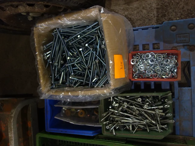 Lot met vijzen en platte ringen - afbeelding 1 van  1