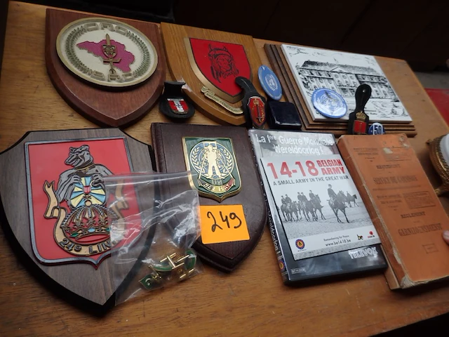 Lot militaria - afbeelding 1 van  5