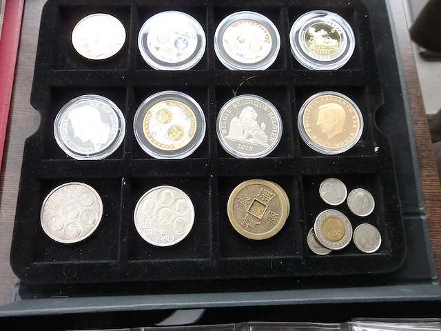 Lot munten en papier geld + katalogus - afbeelding 7 van  7