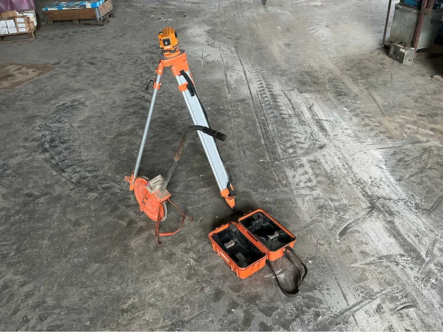 Lot niveau en meetwiel overige aannemersmateriaal - afbeelding 1 van  8