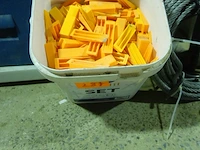 Lot nivelleerwiggen - afbeelding 1 van  2
