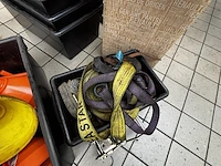 Lot olie opvangbakken, trechters, spandbanden - afbeelding 4 van  5