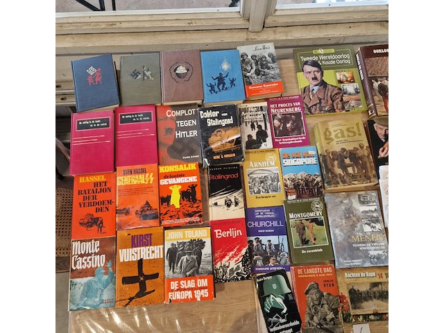 Lot oorlogsboeken - afbeelding 2 van  2